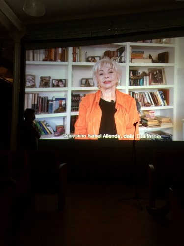 Il video saluto di Isabel Allende al Festival